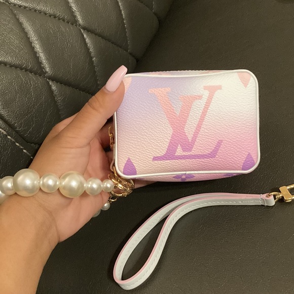 ‼️SOLD ‼️LV Wapity Case Sunrise Pastel - Picture 6 of 14